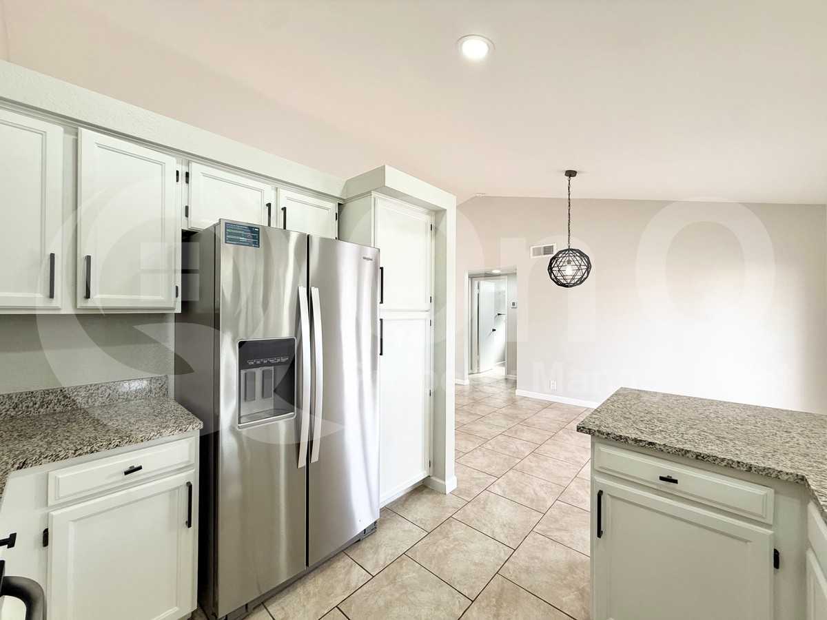 19028 N 8th Ave - Photo 5 of 24
