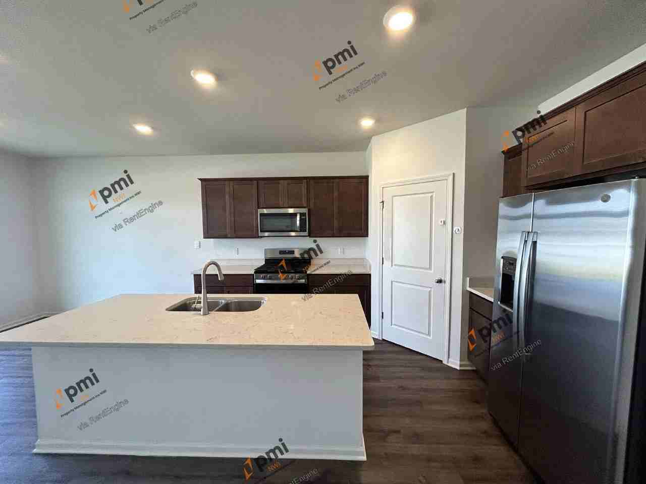 10334 Morse Pl - Photo 7 of 32
