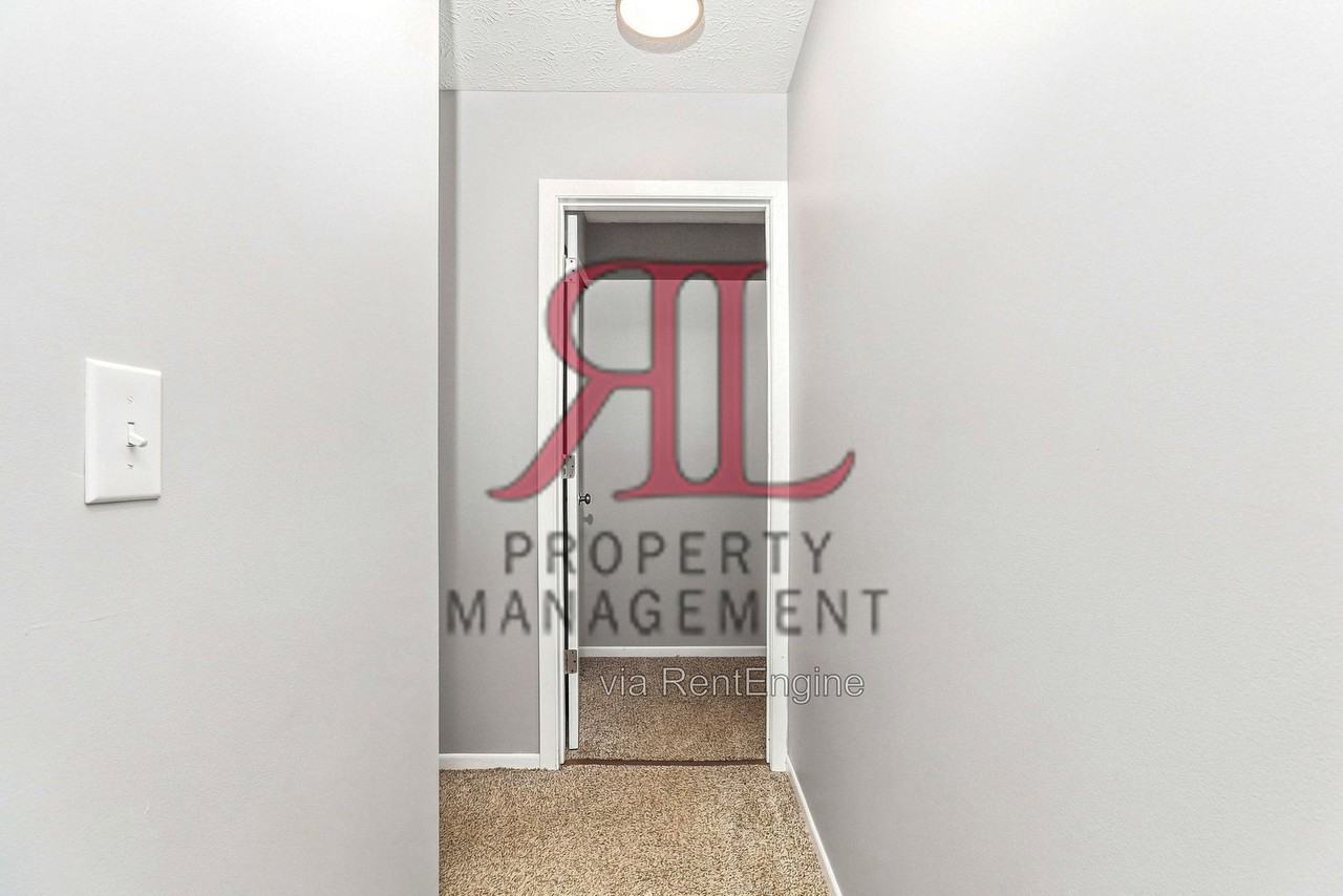 900 Robmeyer Dr - Photo 5 of 33