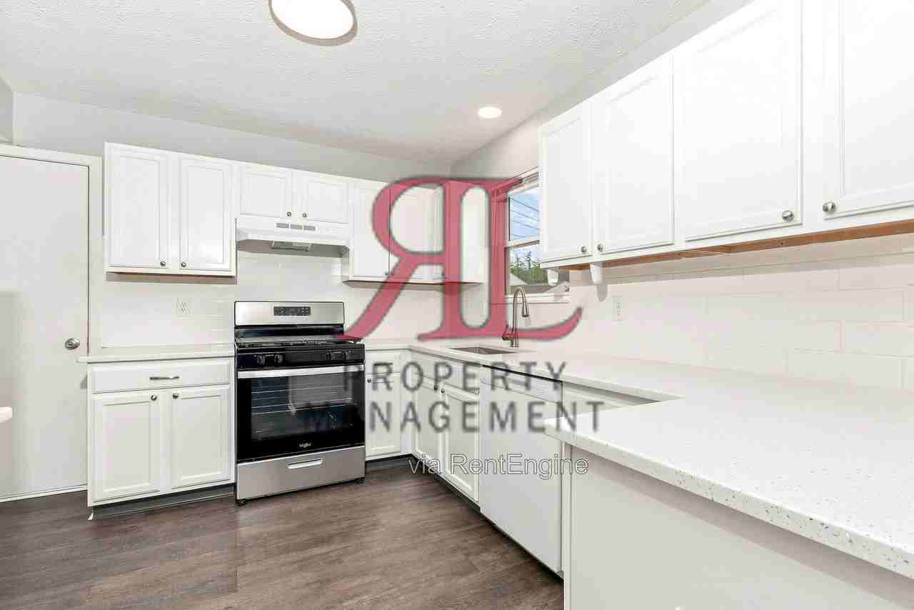 900 Robmeyer Dr - Photo 7 of 33