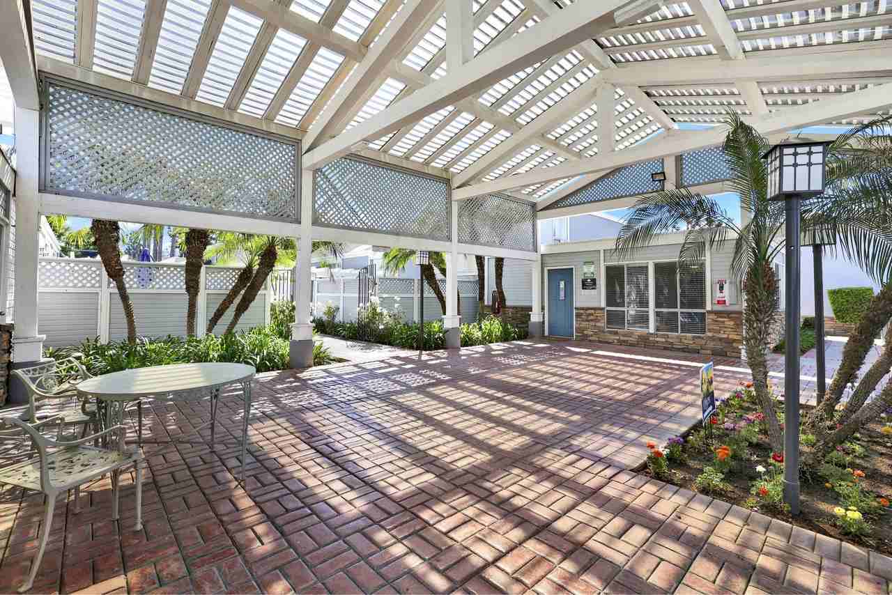 Greenhouse - Photo 4 of 25