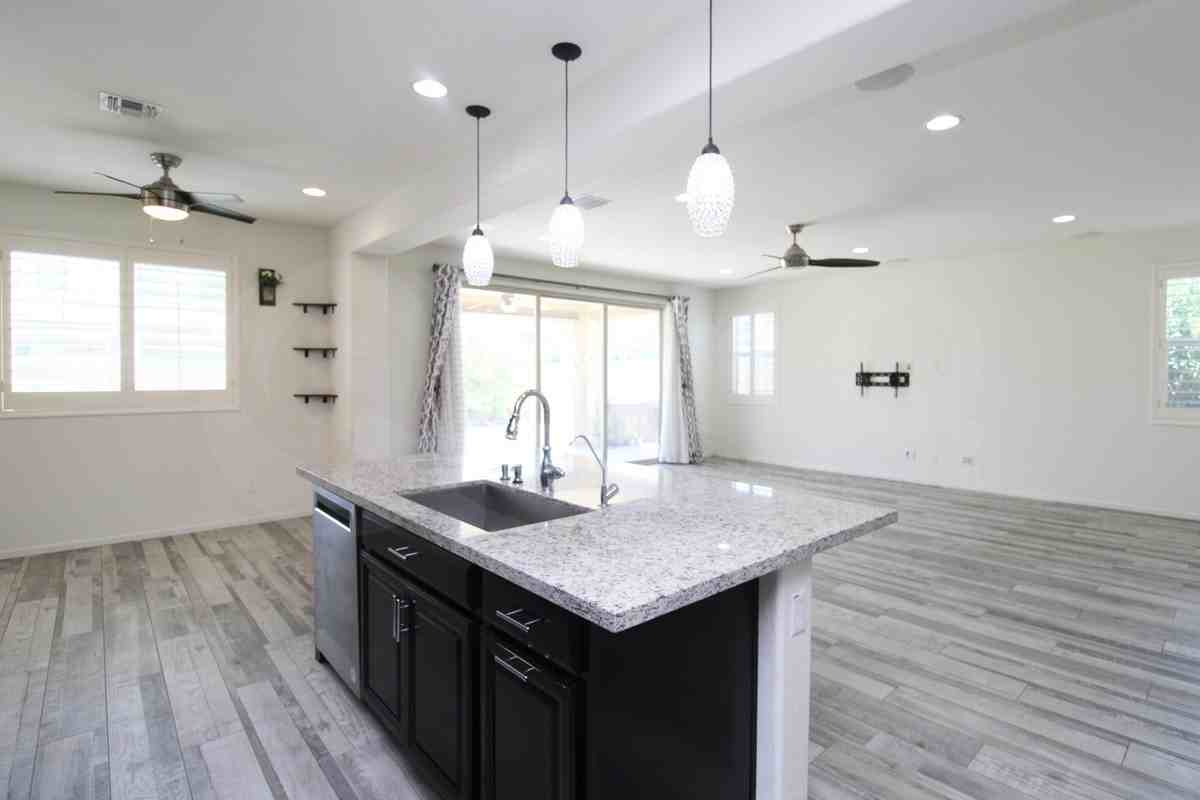 213 E Lantana Dr - Photo 4 of 45