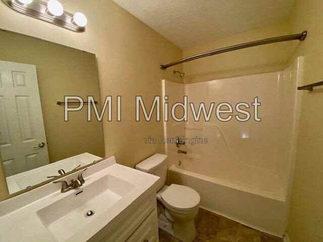 6130 Tybalt Cir - Photo 6 of 32