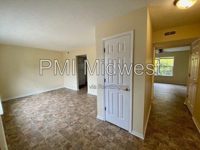 6130 Tybalt Cir - Photo 7 of 32