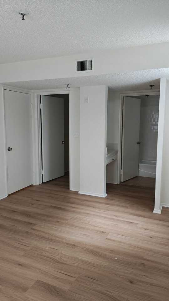 Villa Monaco Apartments - Photo 3 of 12