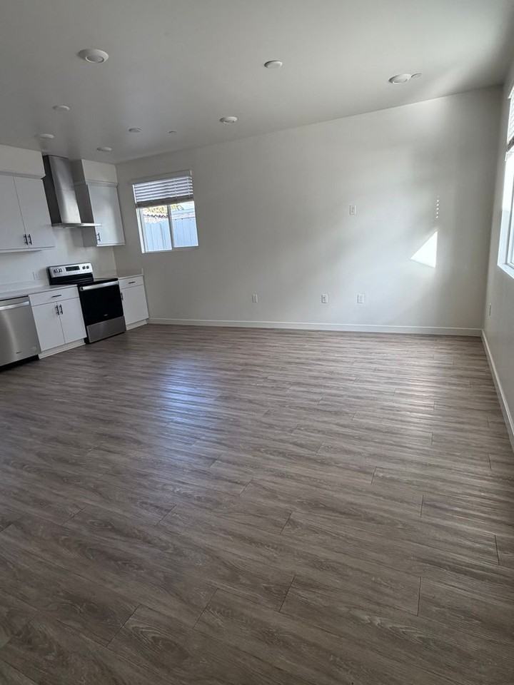 4019-4023 Logan Avenue - Photo 4 of 28