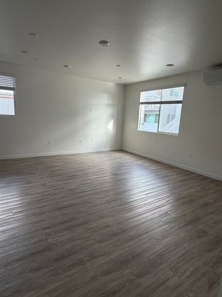 4019-4023 Logan Avenue - Photo 5 of 28