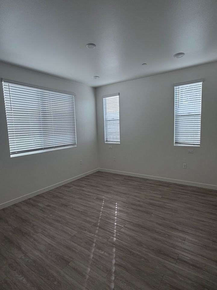 4019-4023 Logan Avenue - Photo 7 of 28