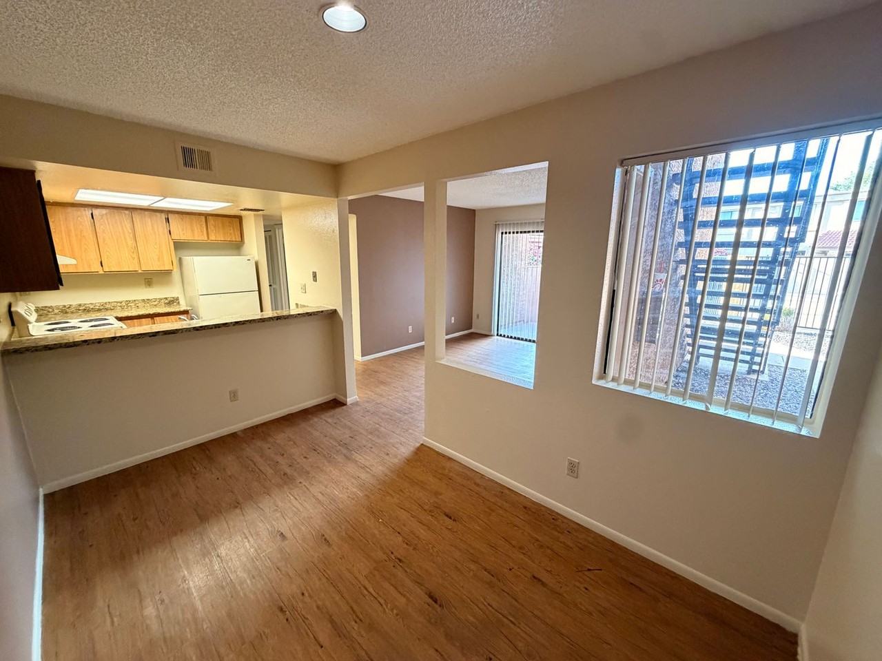 One & Two bedroom, 1 bath units near the light rail in Tempe Available! - Photo 4 of 18