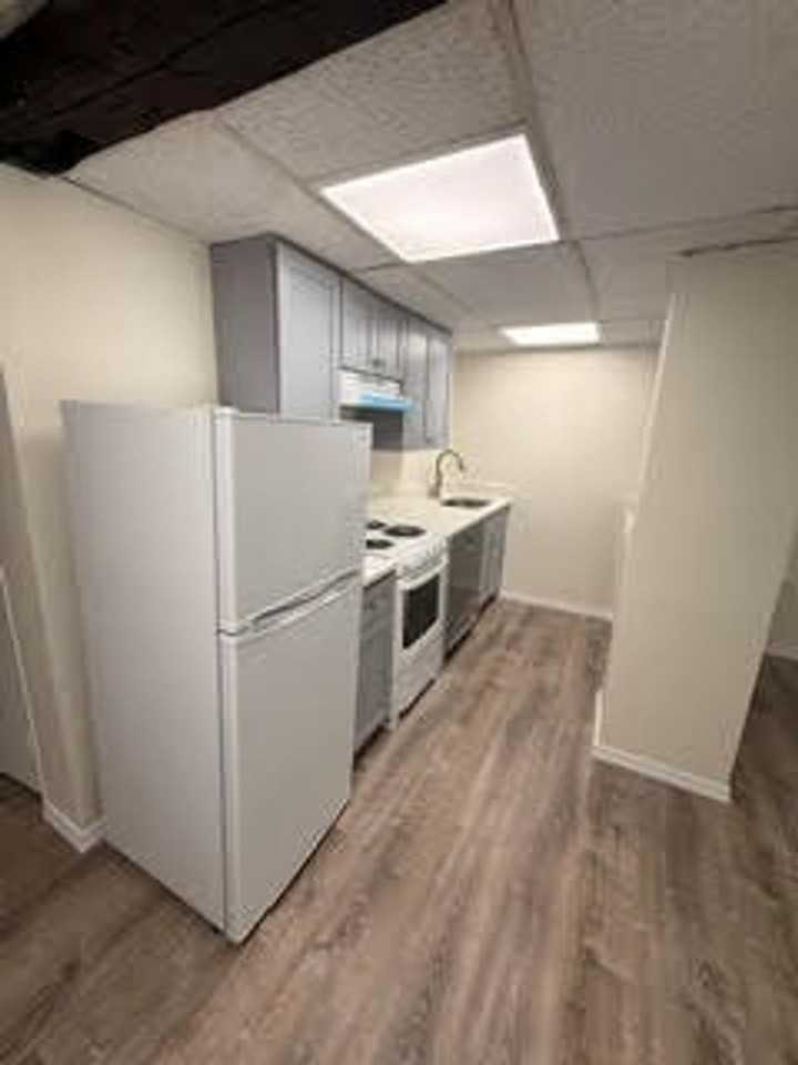 199 Strathmore Rd - Photo 2 of 7