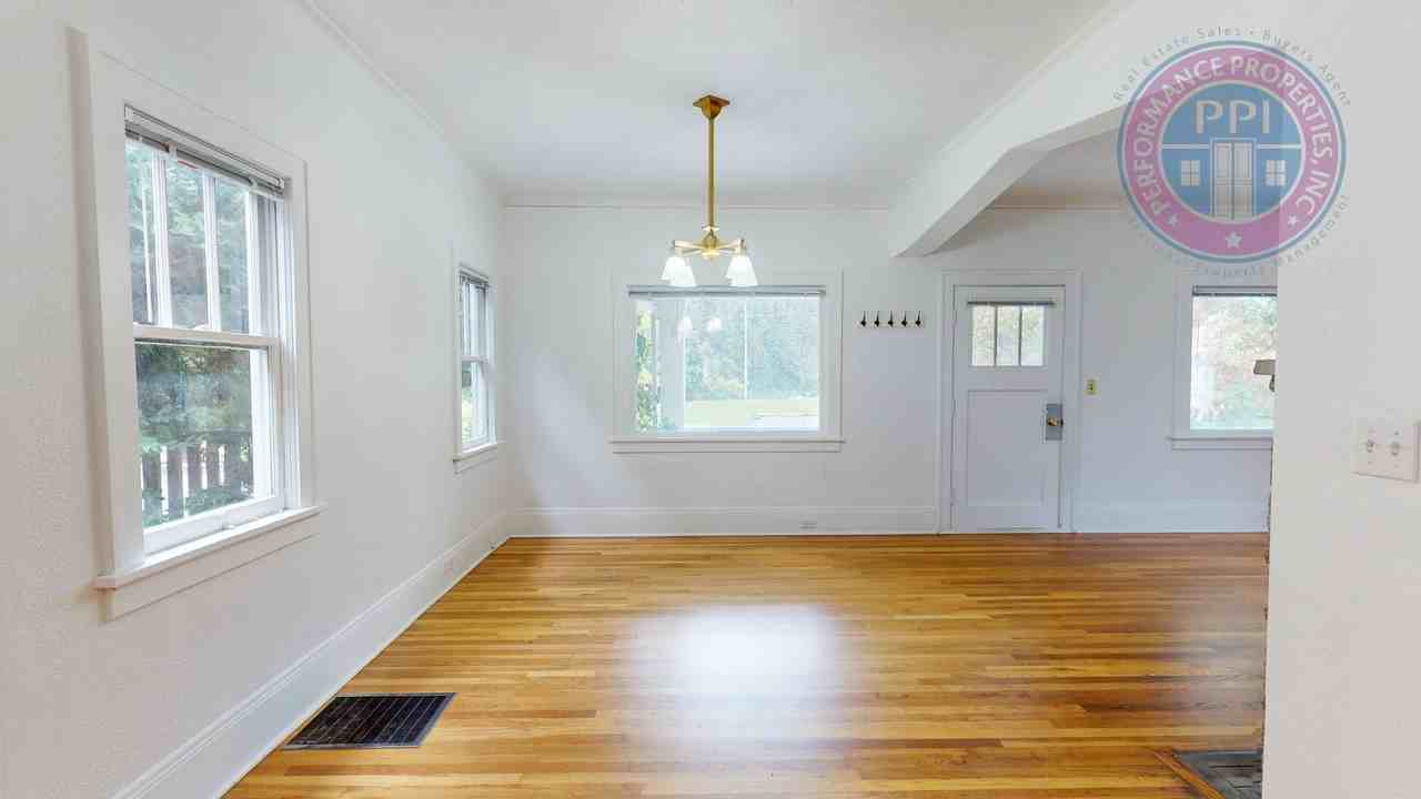 43 Ladd St - Photo 6 of 38
