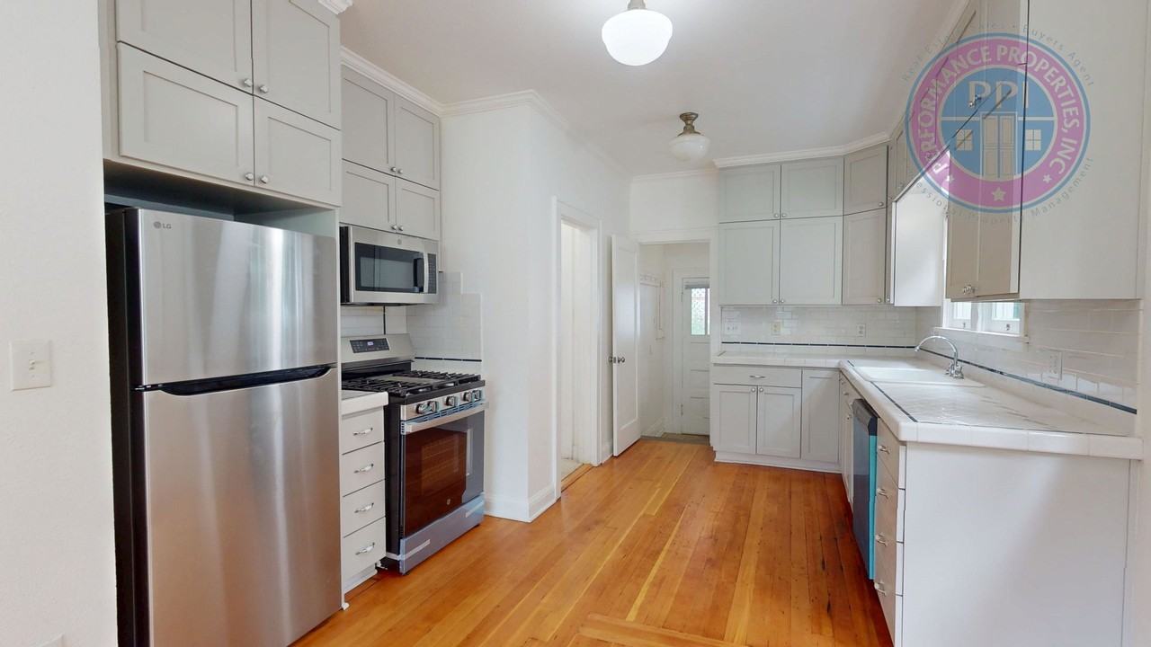 43 Ladd St - Photo 7 of 38