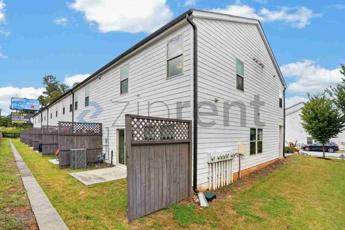 5562 Plain Field Ln - Photo 5 of 31