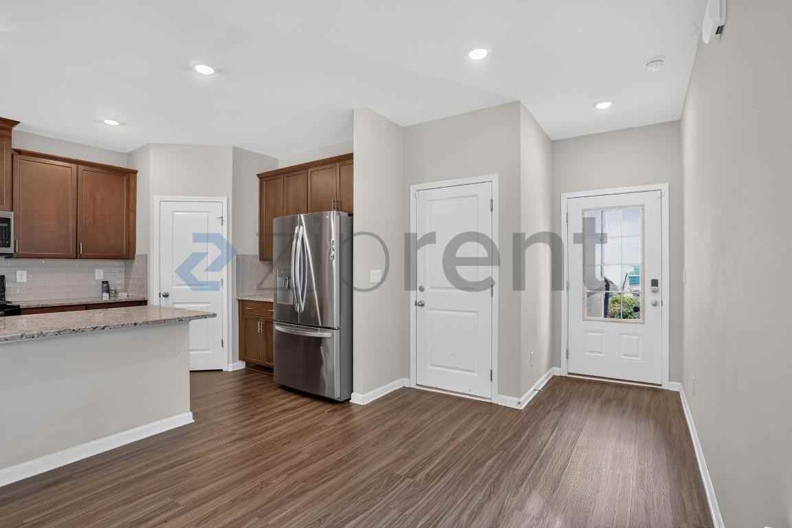 5562 Plain Field Ln - Photo 6 of 31