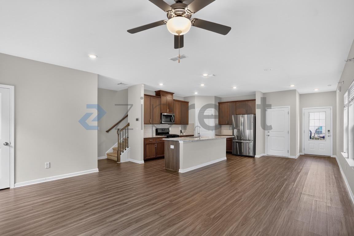 5562 Plain Field Ln - Photo 7 of 31