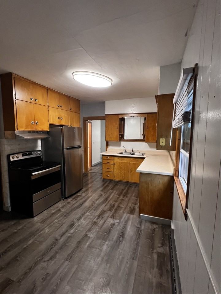 305 5th St - Photo 2 of 7