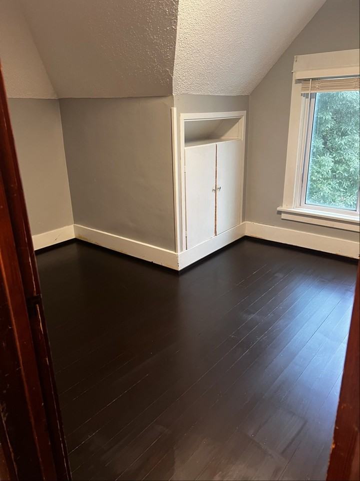 305 5th St - Photo 5 of 7