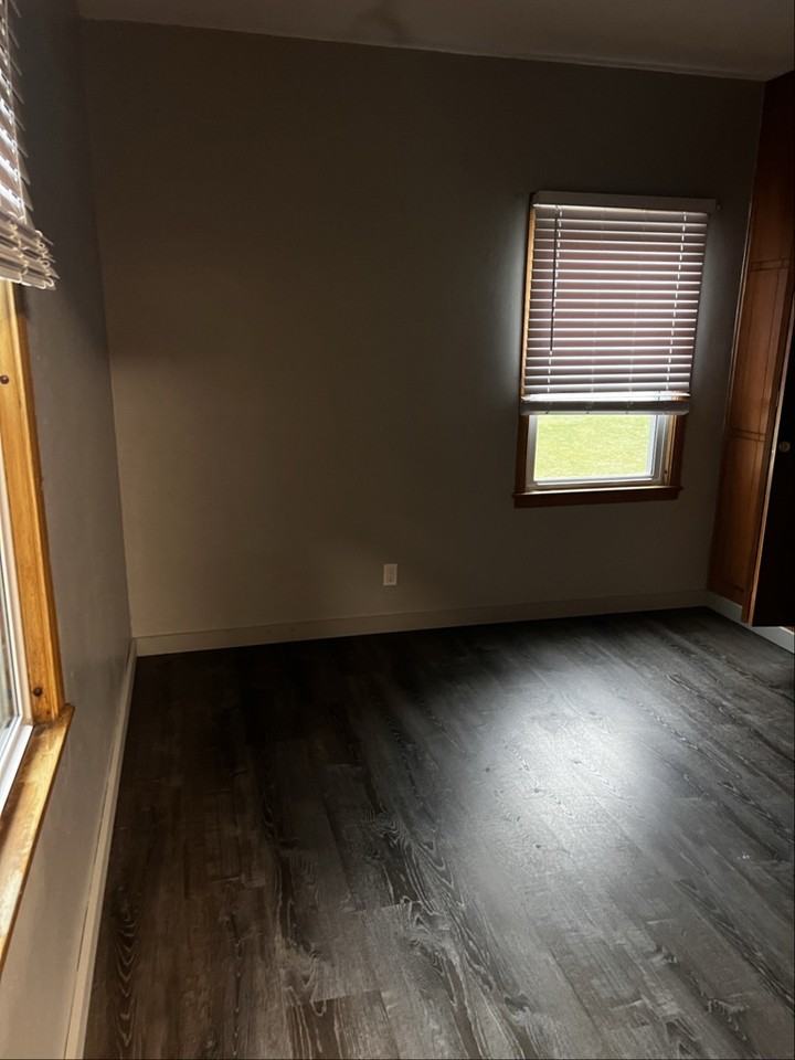 305 5th St - Photo 6 of 7