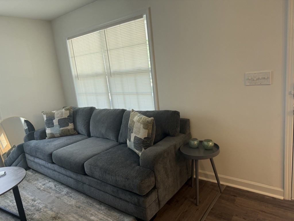 1312 Parkwood Ave - Photo 4 of 23