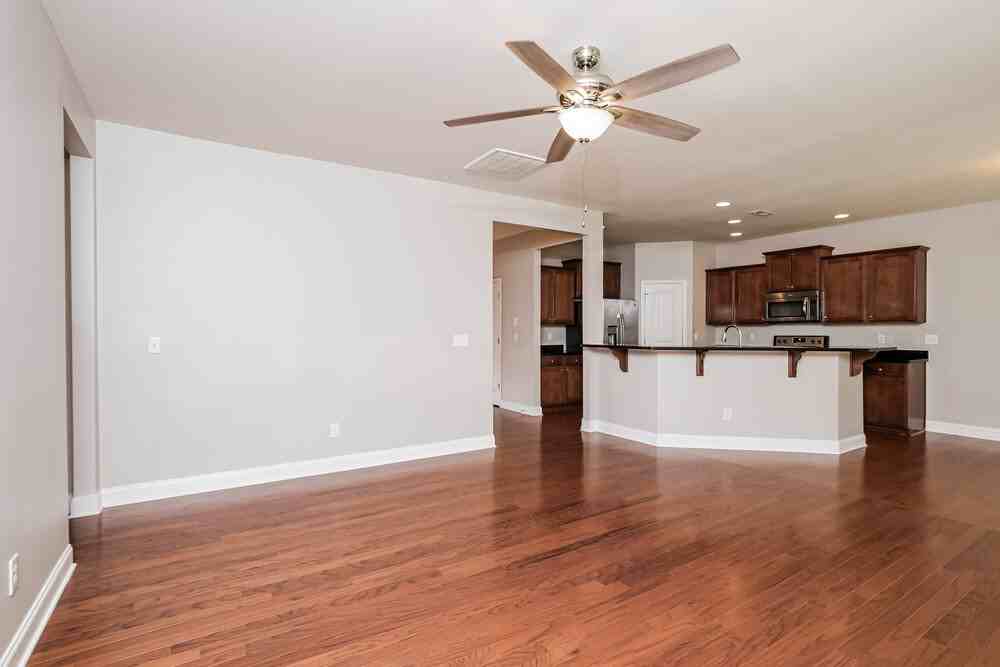 335 Clubhouse Dr - Photo 5 of 17