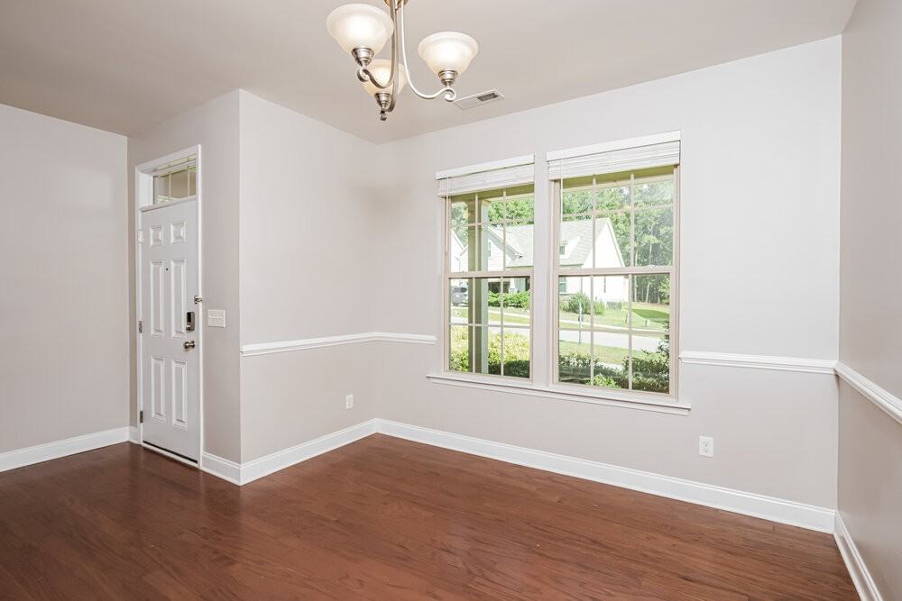 335 Clubhouse Dr - Photo 6 of 17