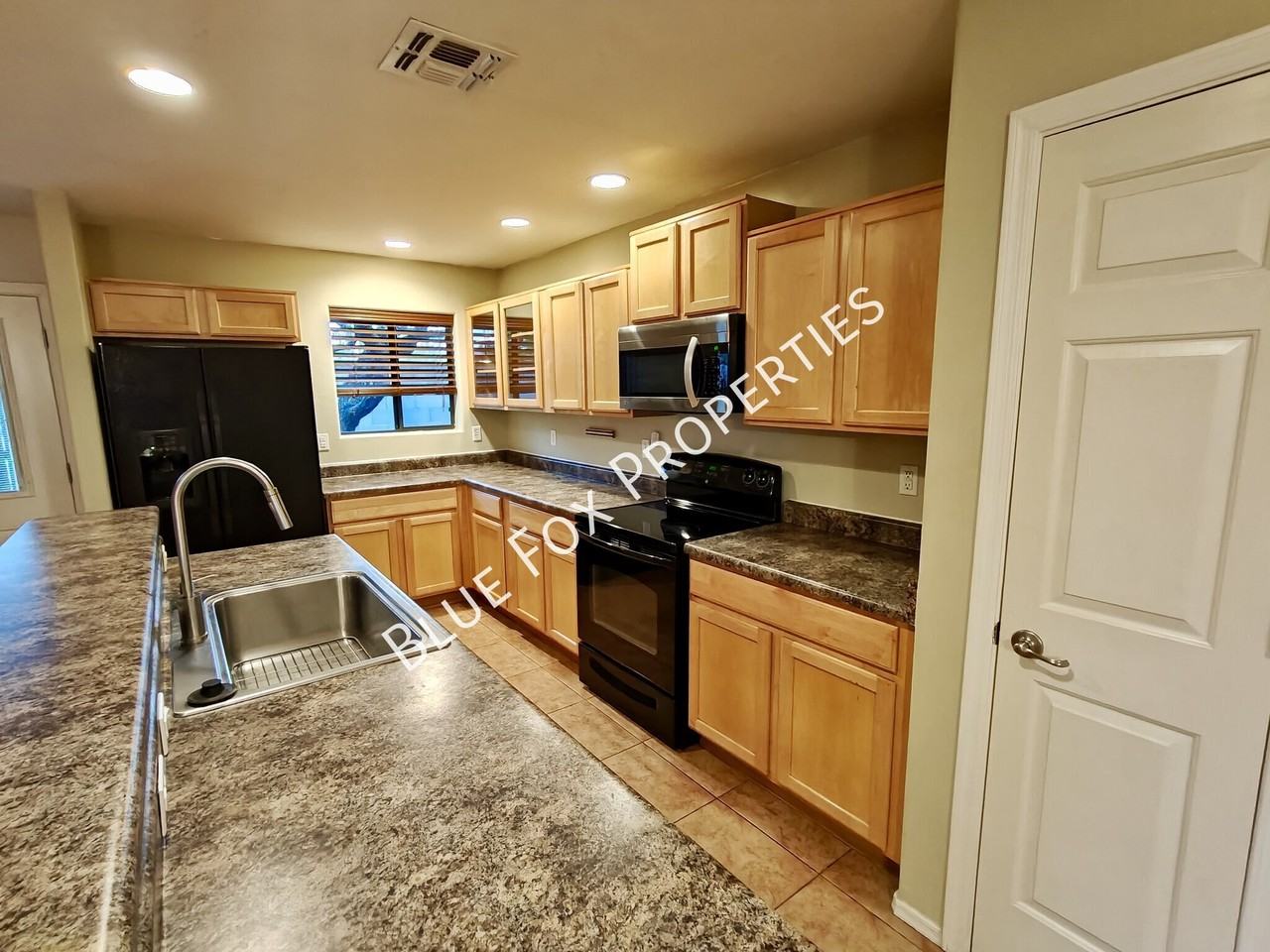 237 E Waverly St - Photo 5 of 18
