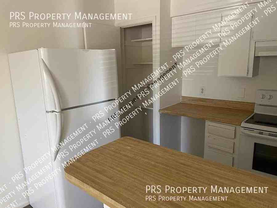 461 W 16th Ave Apt 4 - Photo 6 of 10