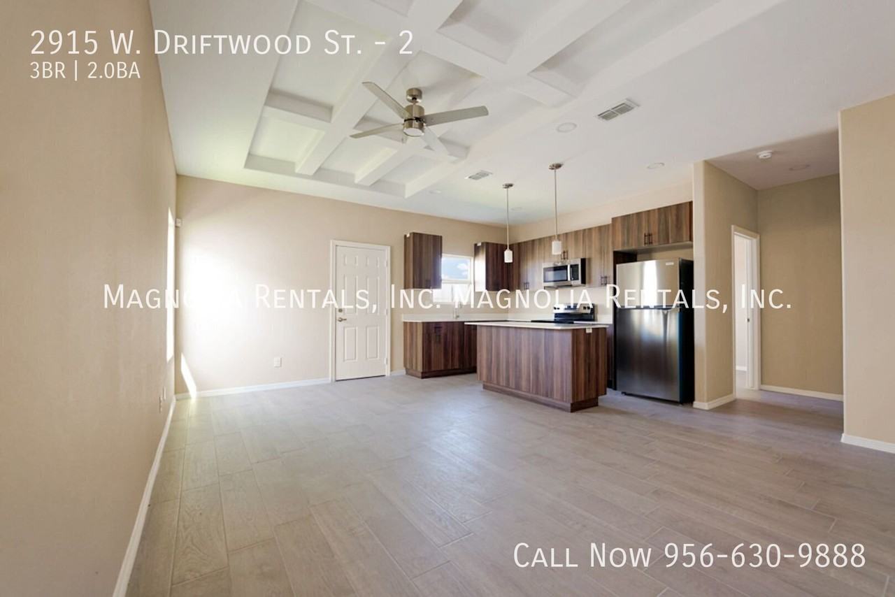 2915 W Driftwood St #2 - Photo 2 of 11