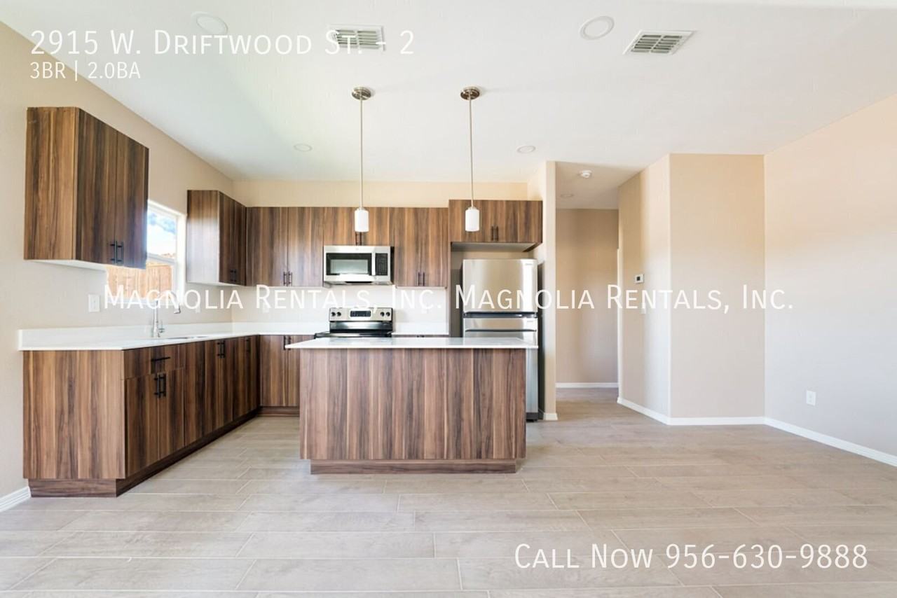 2915 W Driftwood St #2 - Photo 3 of 11