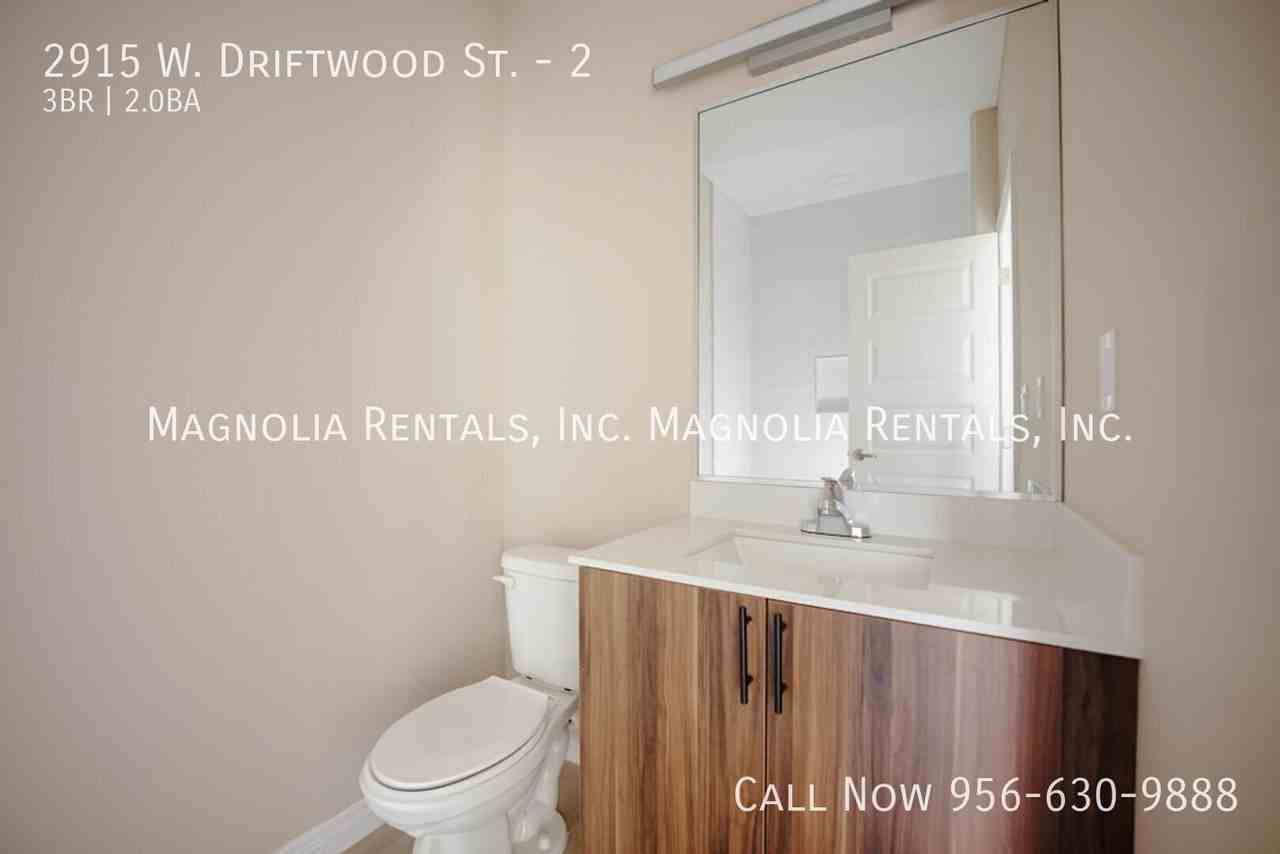 2915 W Driftwood St #2 - Photo 4 of 11