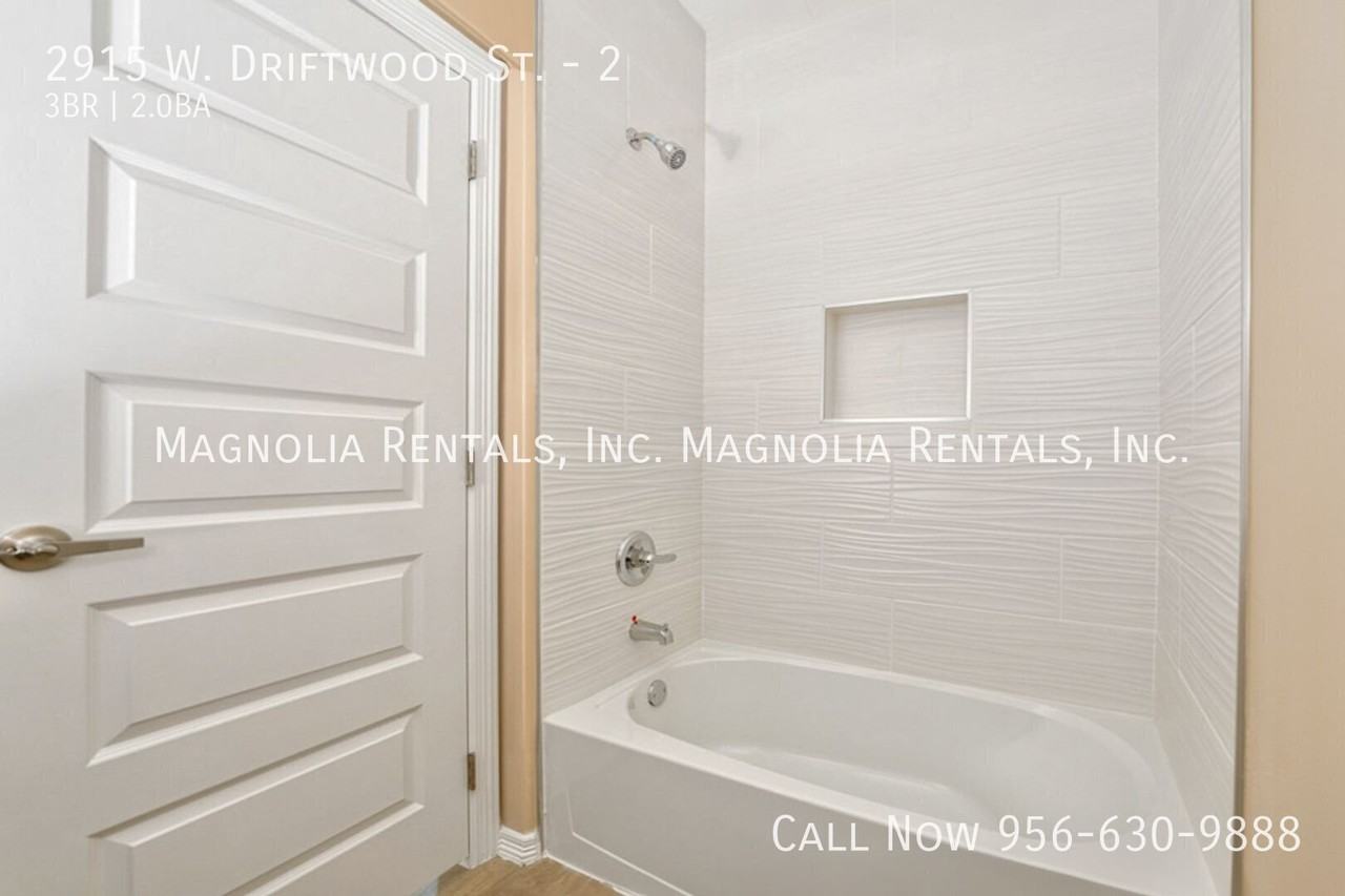 2915 W Driftwood St #2 - Photo 5 of 11