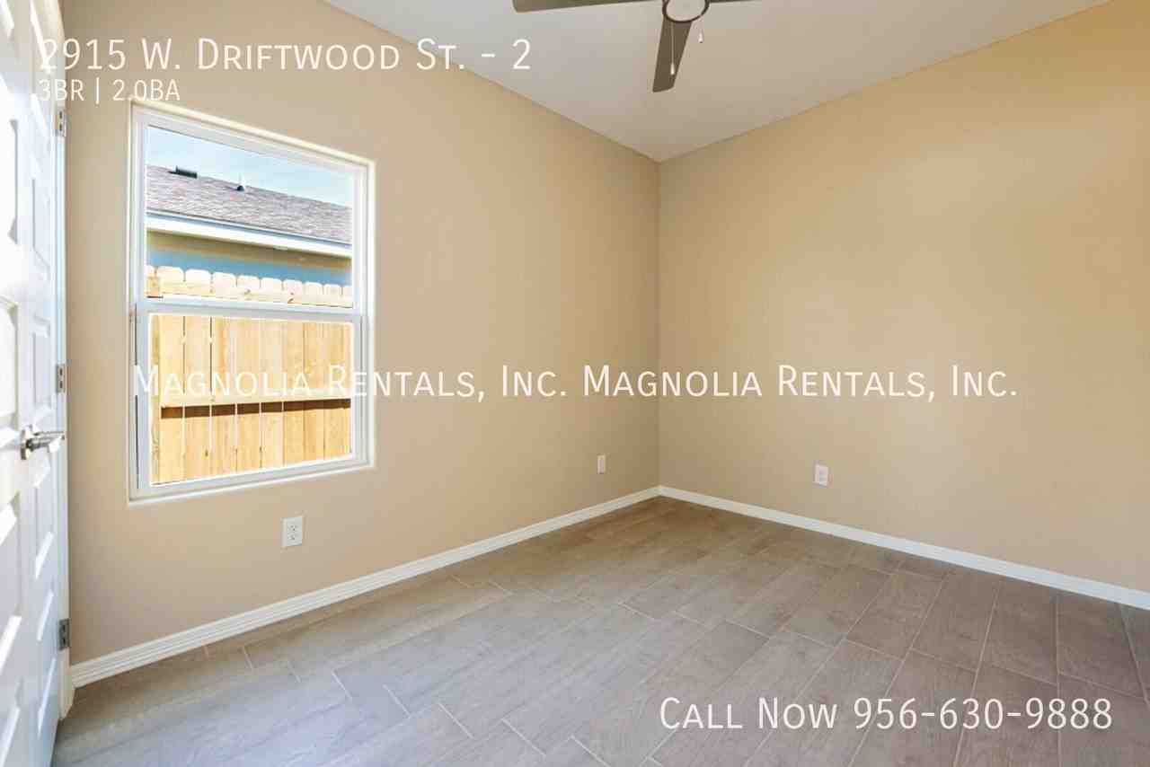 2915 W Driftwood St #2 - Photo 7 of 11
