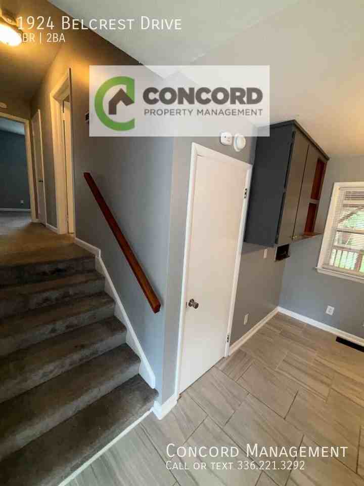 1924 Belcrest Dr - Photo 7 of 23