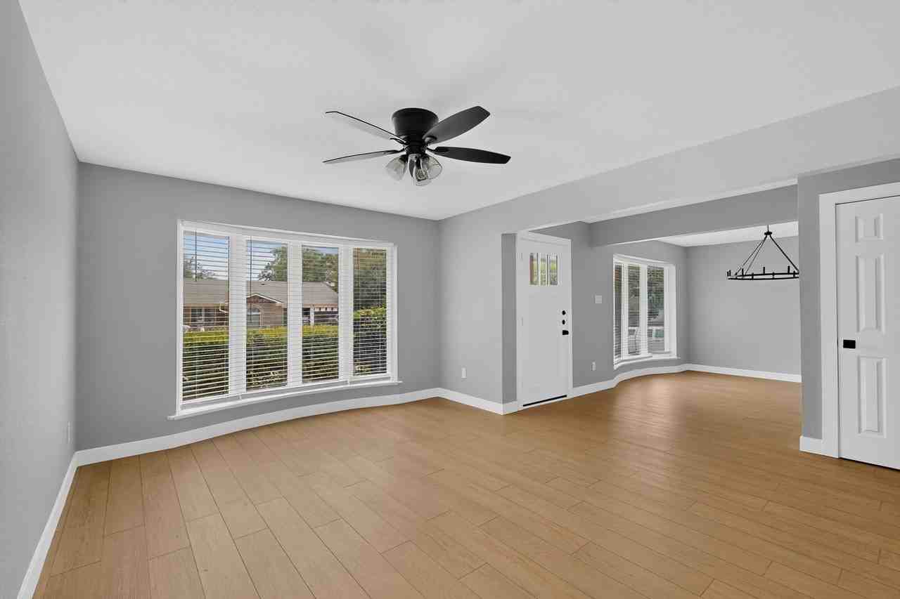 6505 Victoria Ave - Photo 7 of 45