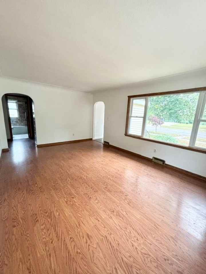 135 24th Ave S - Photo 3 of 19