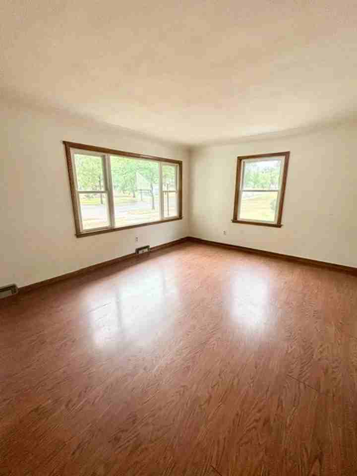 135 24th Ave S - Photo 4 of 19