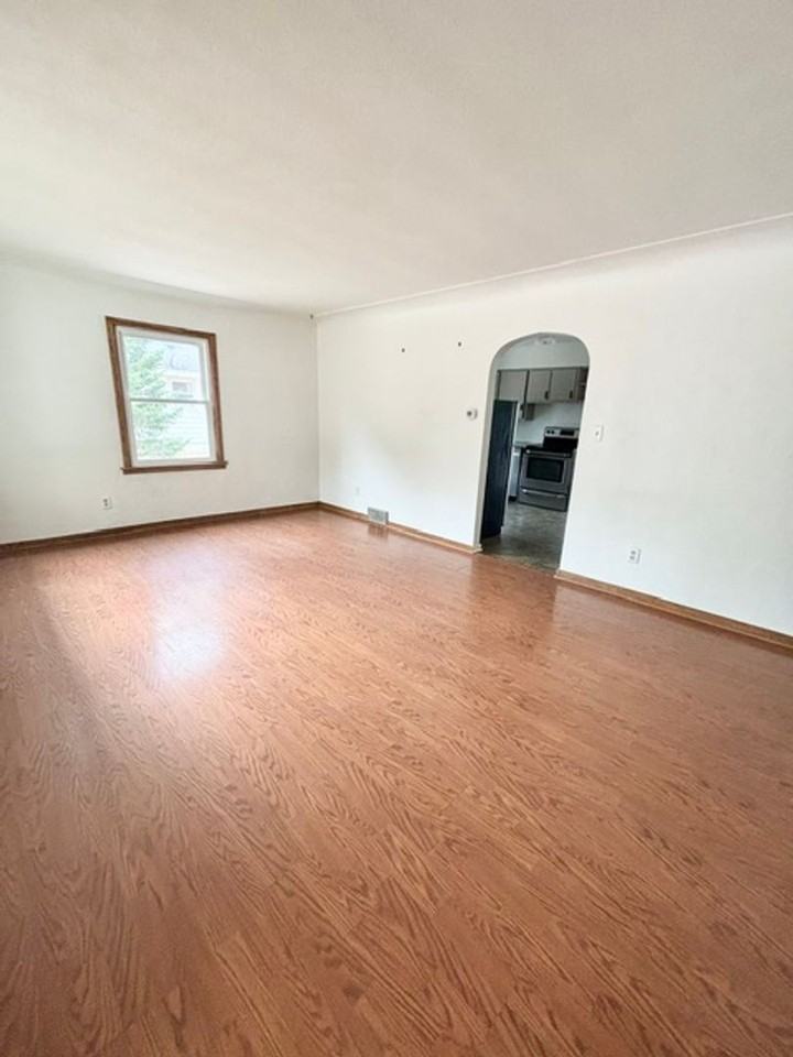 135 24th Ave S - Photo 5 of 19
