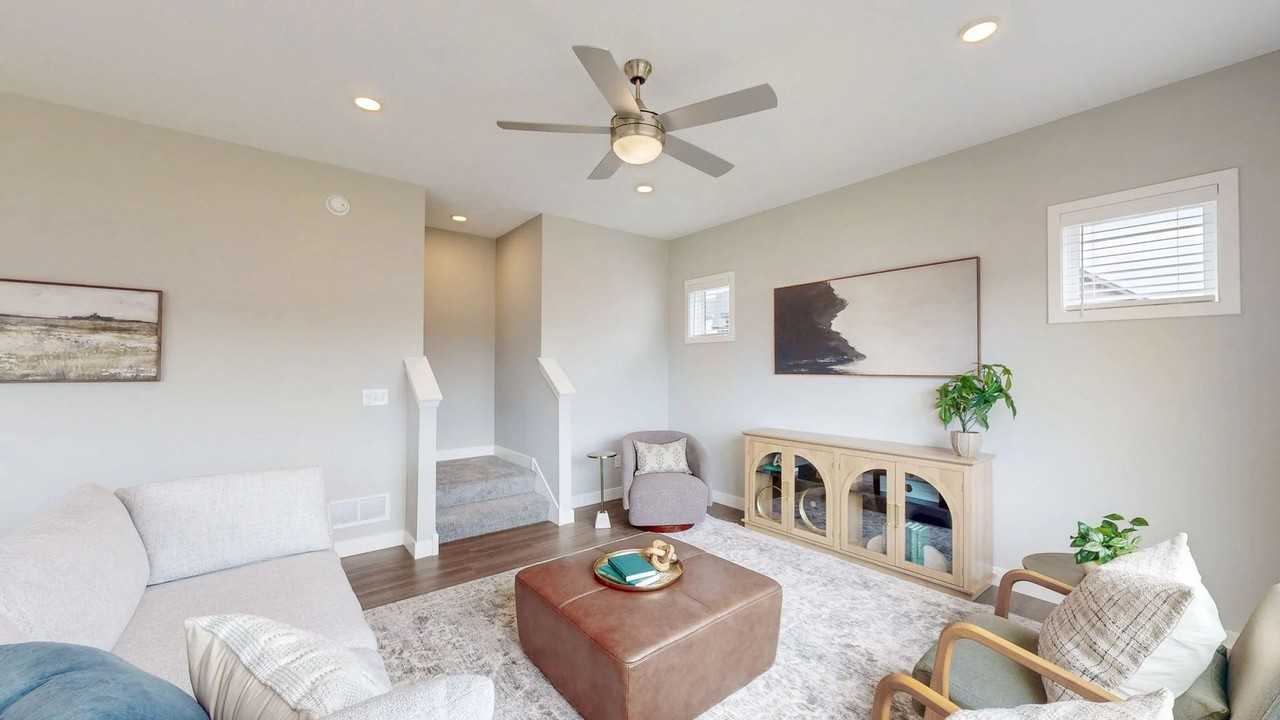 16002 Kenyon Ct - Photo 4 of 39