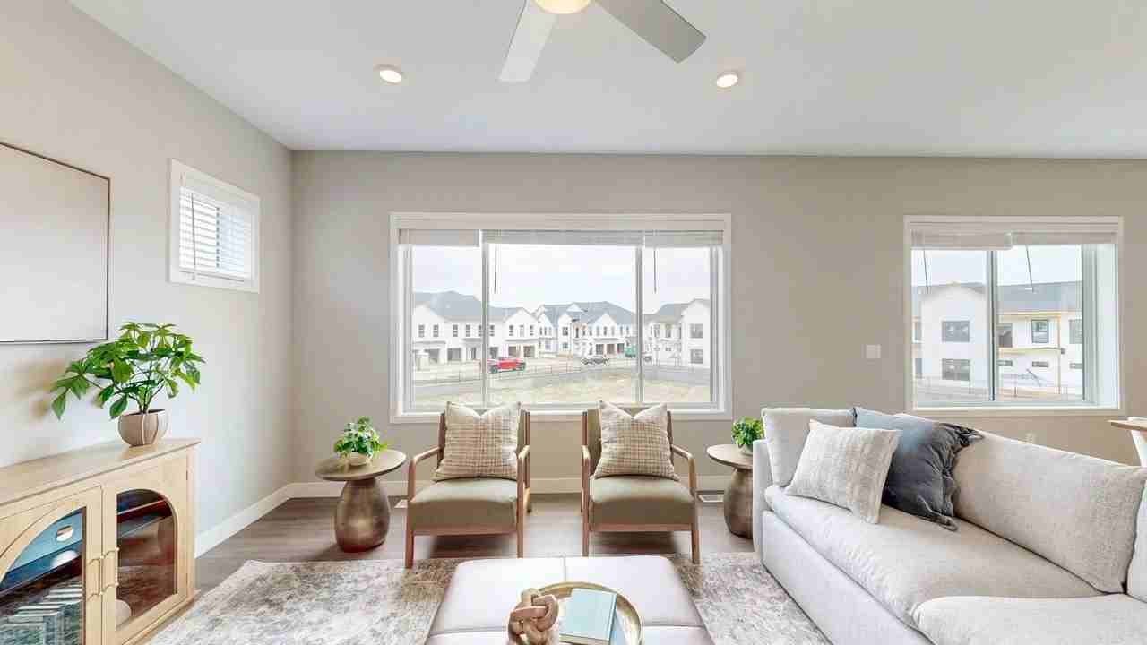 16003 Kenyon Ct - Photo 5 of 50