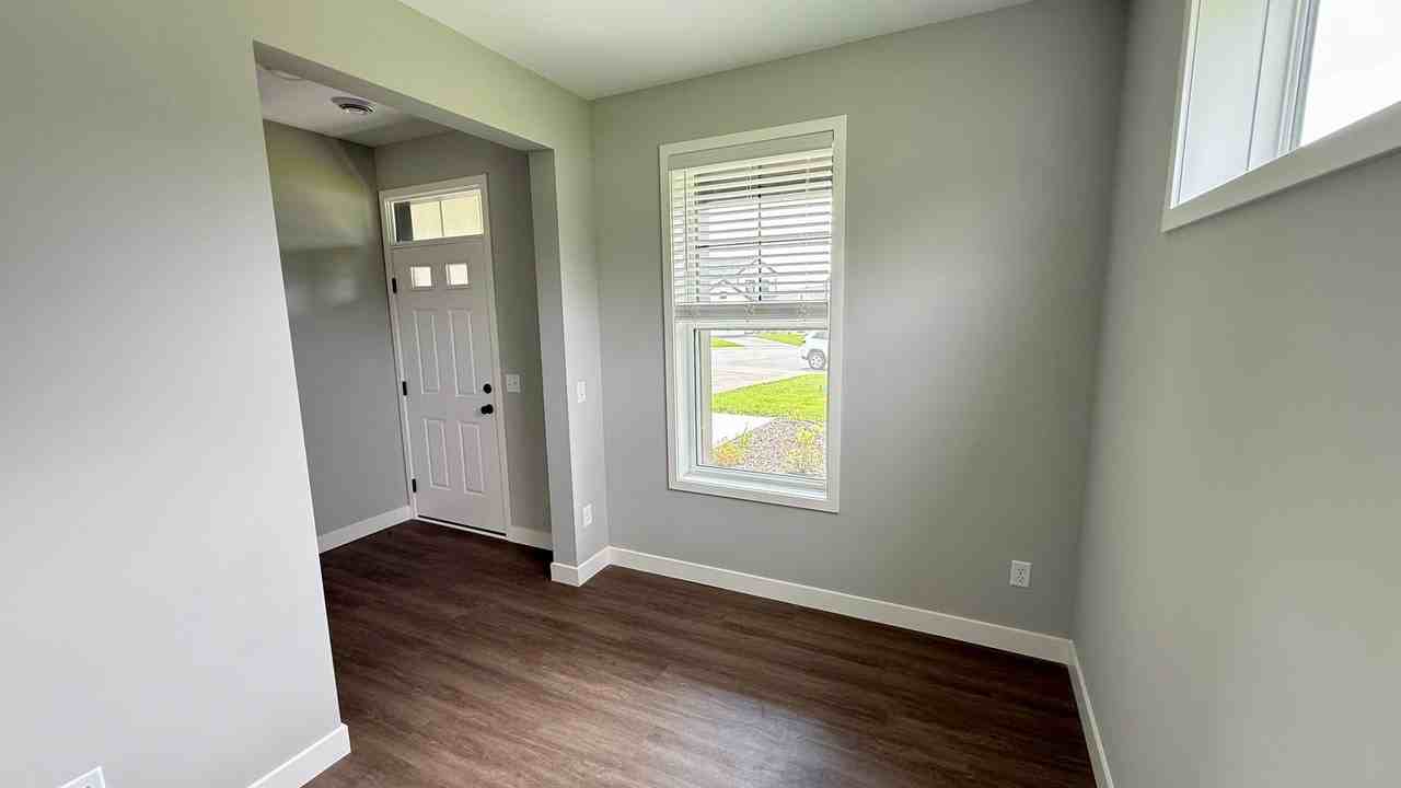 16003 Kenyon Ct - Photo 6 of 50