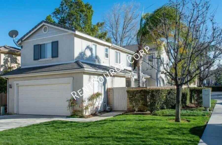 5053 Woodbridge Ln - Photo 3 of 33