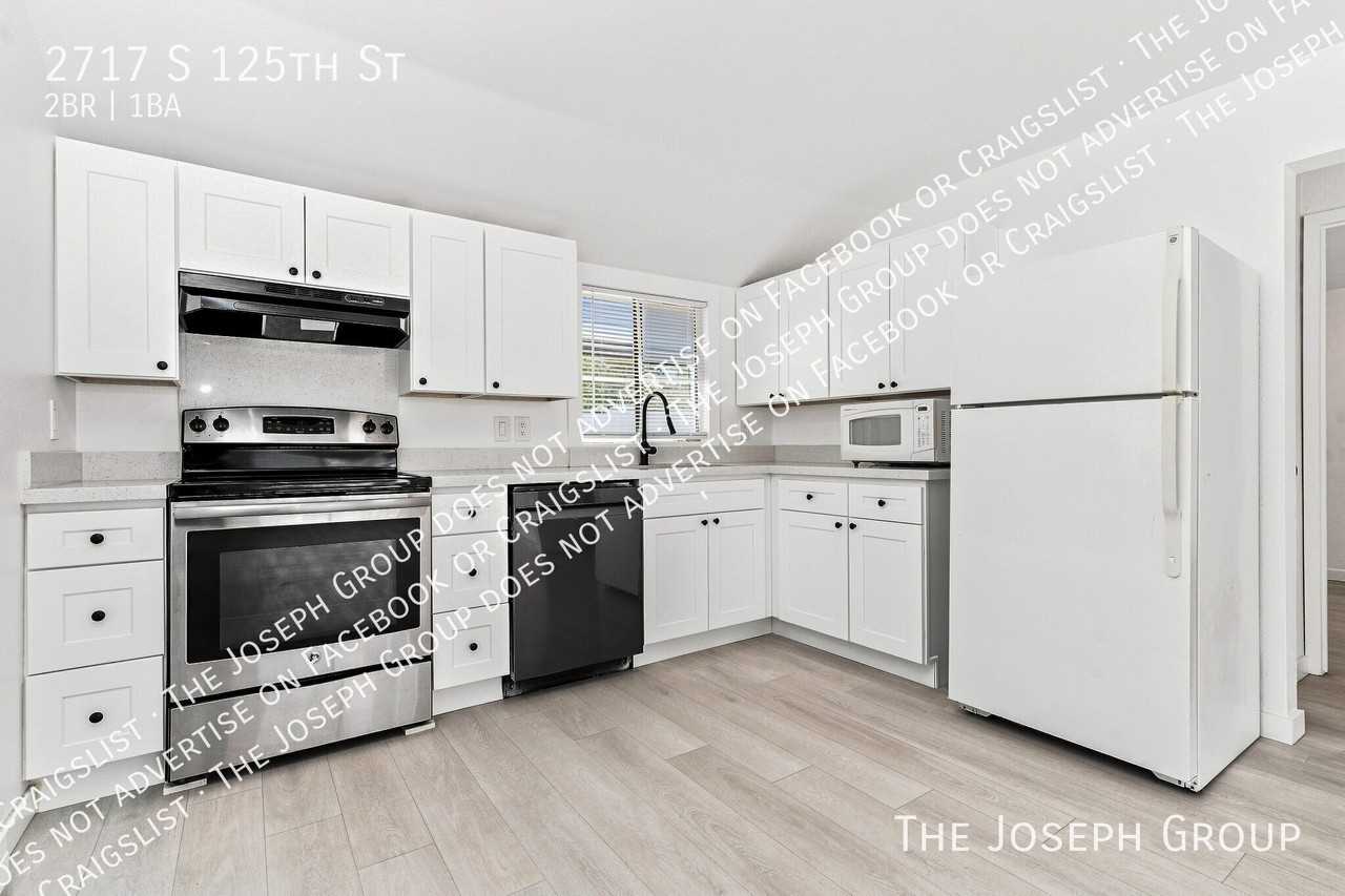2717 S 125th St - Photo 4 of 17