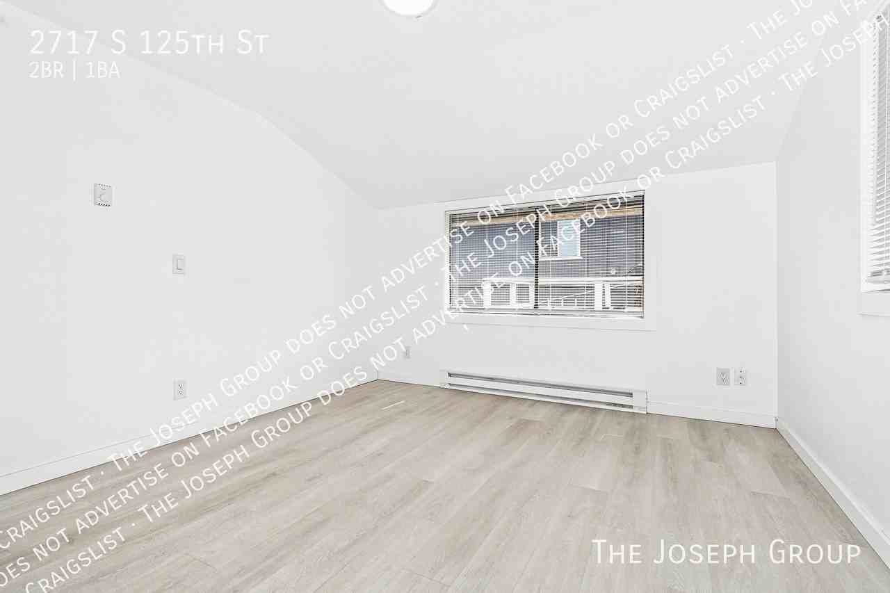2717 S 125th St - Photo 5 of 17