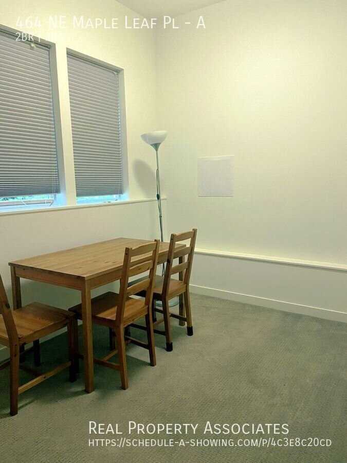 464 Ne Maple Leaf Pl #A - Photo 2 of 12