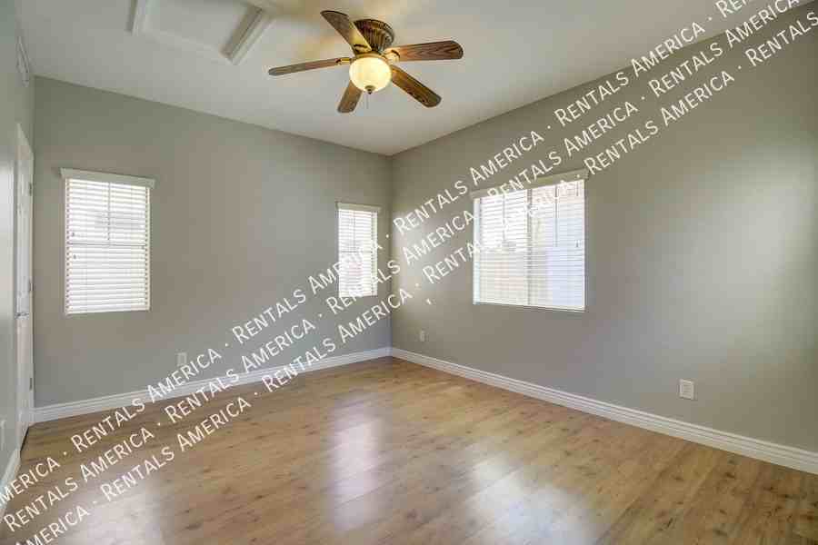 4692 E Laurel Ave - Photo 4 of 33