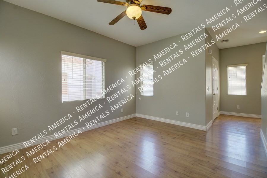 4692 E Laurel Ave - Photo 5 of 33