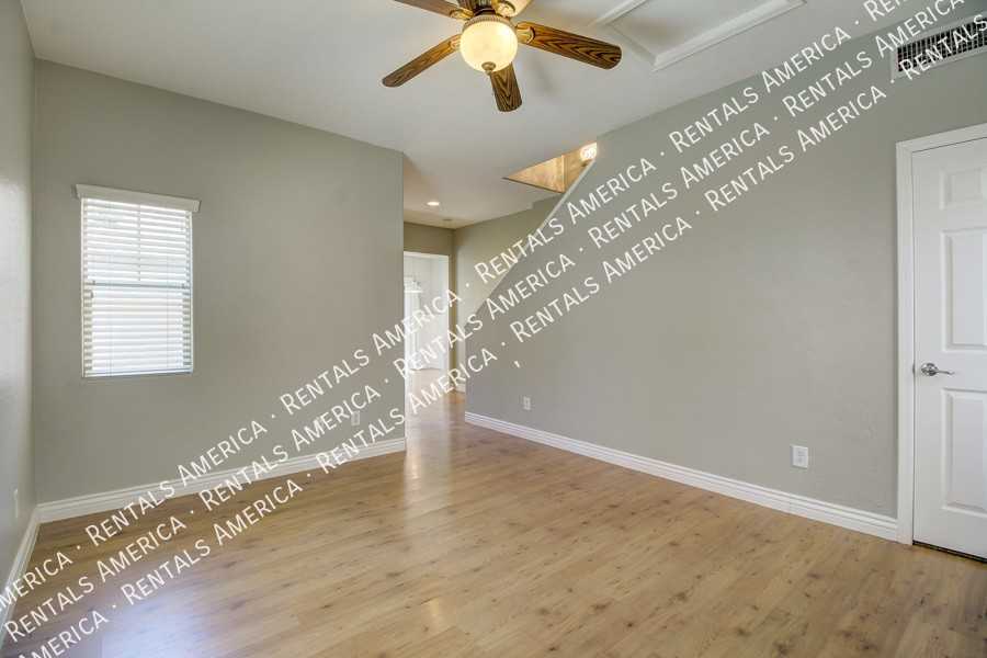 4692 E Laurel Ave - Photo 6 of 33