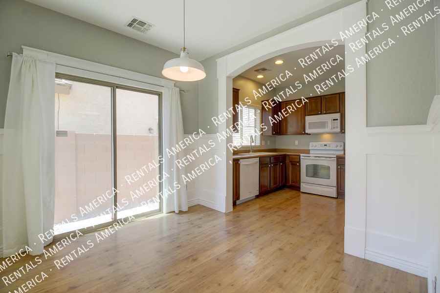 4692 E Laurel Ave - Photo 7 of 33