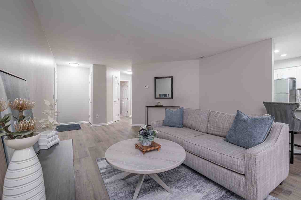 The Residence at Christopher Wren Apartments - Photo 4 of 48