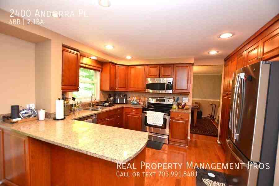 2400 Andorra Pl - Photo 6 of 47